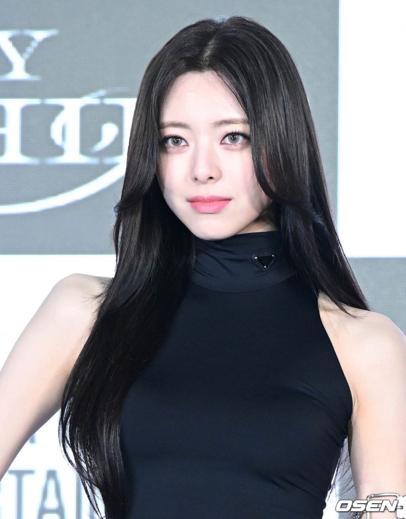 ITZY Yuna Makes Headlines For CG-Like Visuals, Body During 'CHESHIRE' Presscon