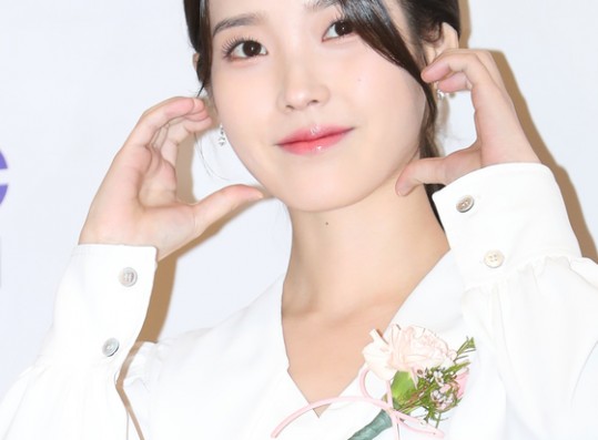 IU, pure white glare