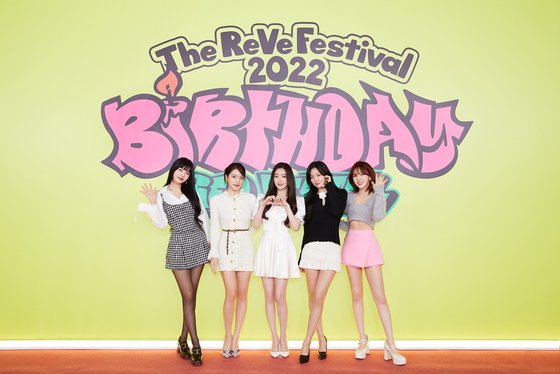 "With kitsch and liveliness"... Red Velvet's year-end 'love song' returns with 'Birthday'