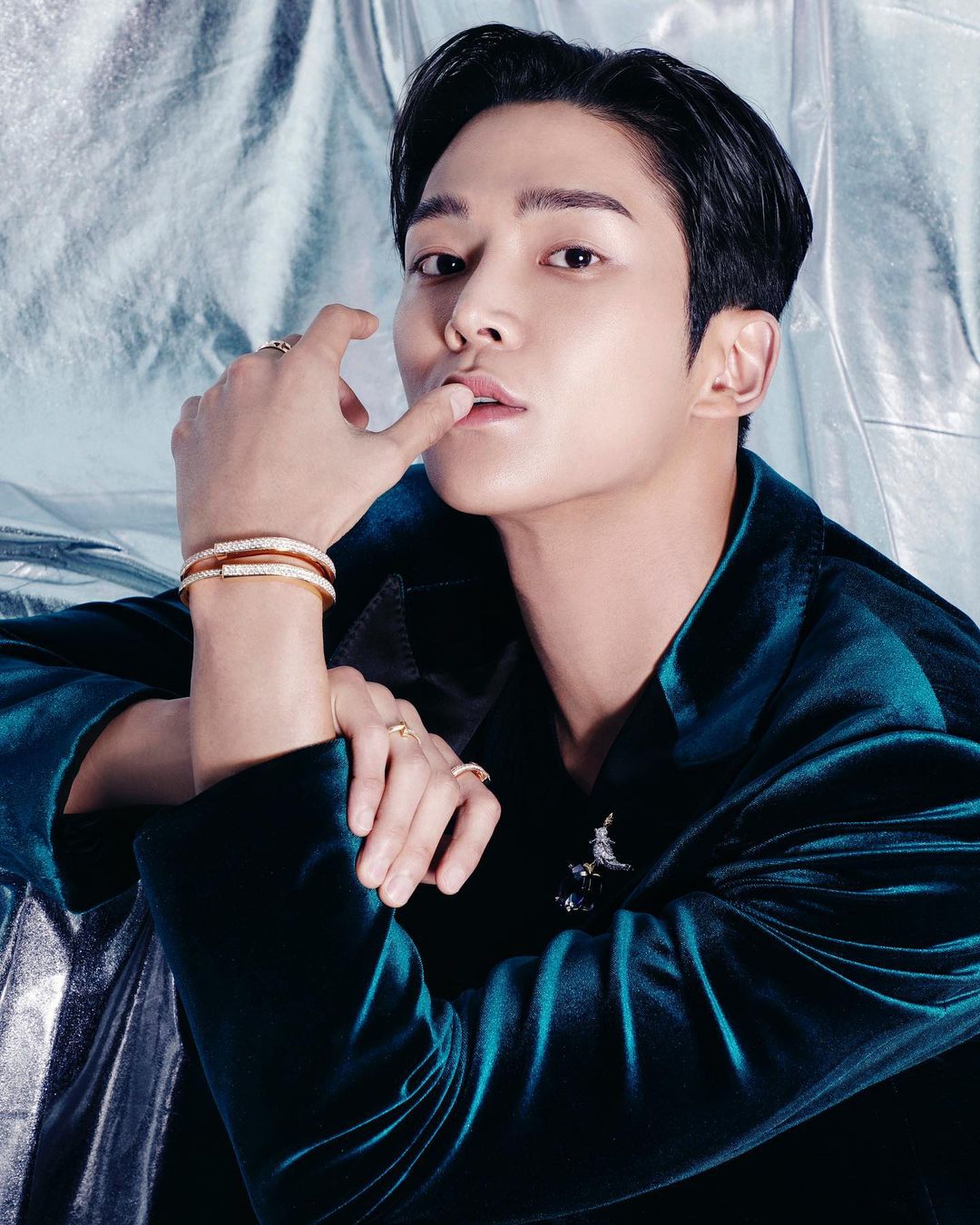 Rowoon, sculptural visual that shines more than jewelry