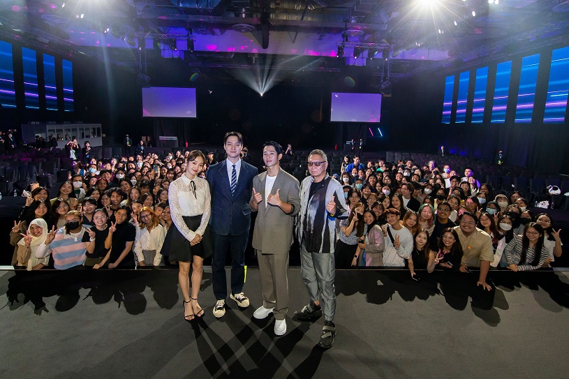 Connect’s Rising Heartthrobs Jung Haein, Ko Kyungpyo and Kim Hyejun of Connect, along with their acclaimed Japanese director Miike Takashi, had a joint session with students in Singapore