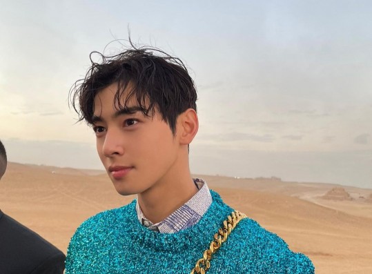Cha Eun-woo, crazy visuals that shined in the Egyptian desert