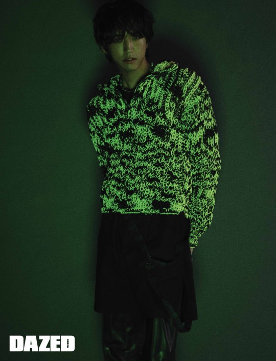 Lee Seung-yoon, sensual genderless look completed with a skirt