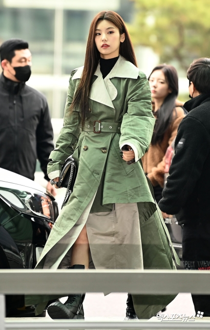 Army Green Multi-Pocket Cargo Jeans | Yeji - ITZY - Fashion Chingu
