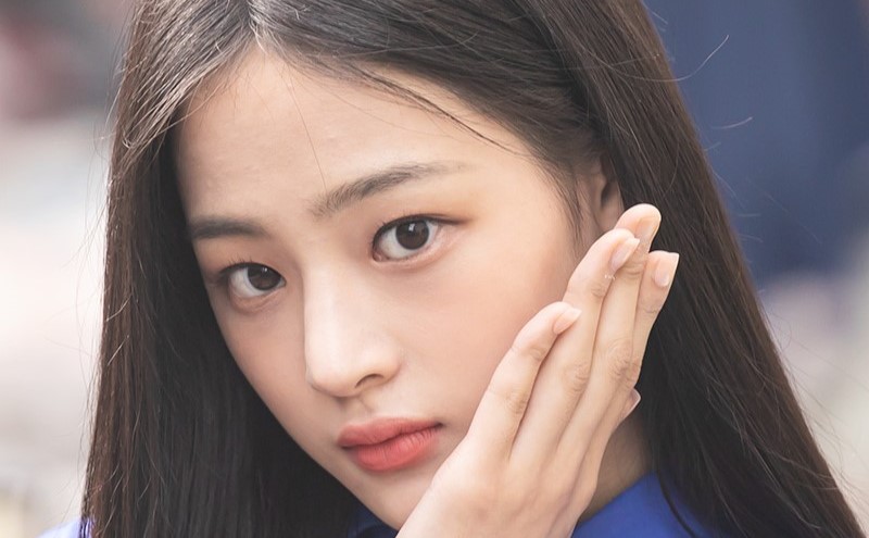 NewJeans Minji Draws Attention For Her Natural Skin — Here's What ...