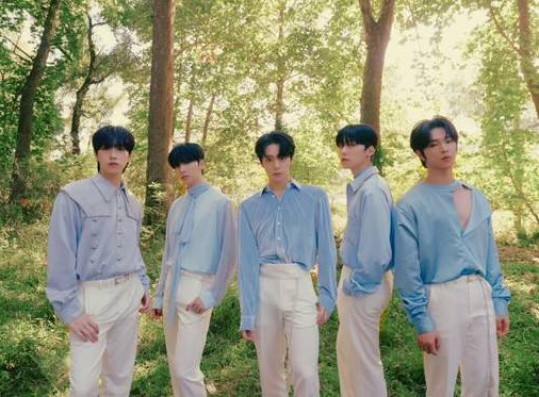 ONEUS 'Same Scent', selected as 'The 79 Best K-Pop Songs of 2022' by US TEEN VOGUE