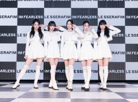 LE SSERAFIM's 'Fearless' Japanese Version  Resembles THIS aespa MV? Netizens React