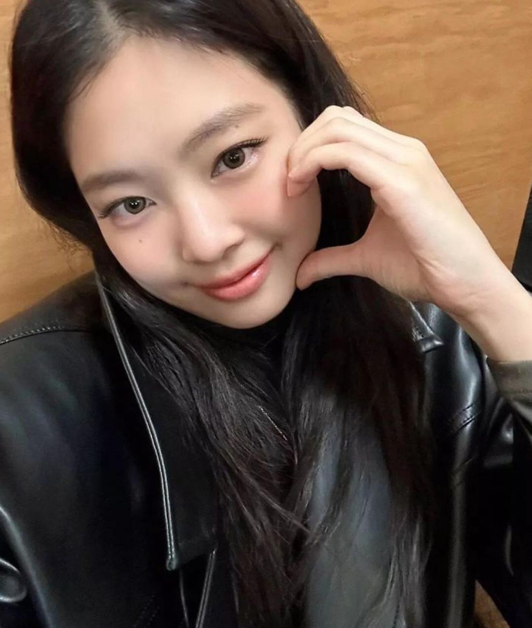 dizzyingly... Jennie, behind the scenes pictorial