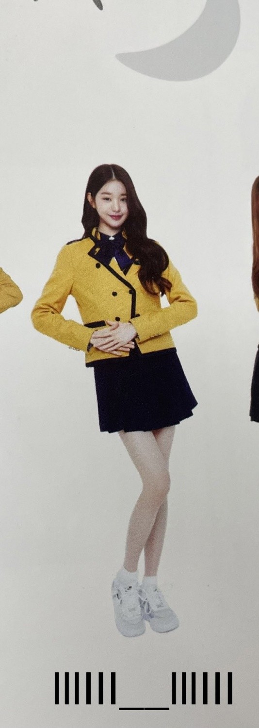 IVE Jang Wonyoung Makes People Gasp With Her Graduation Photos