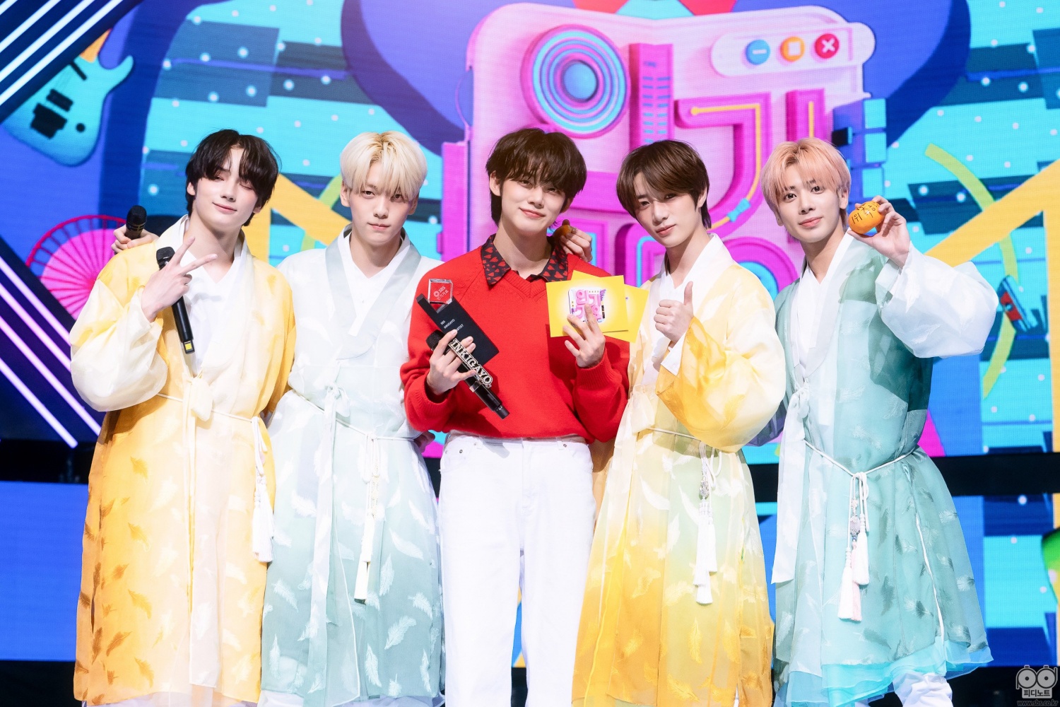 TXT sichert sich mit „Sugar Rush Ride“ den allerersten Musikshow-Gewinn im Programm „Inkigayo“