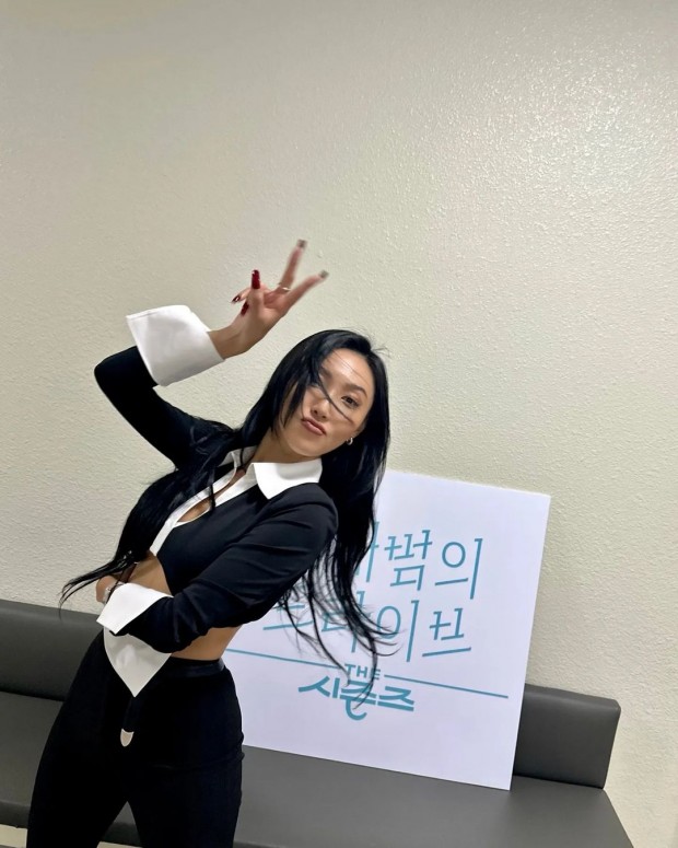 MAMAMOO Hwasa sparks admiration for the S-Line body after THESE photos
