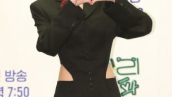 Choi Yena, showing off her ant waist
