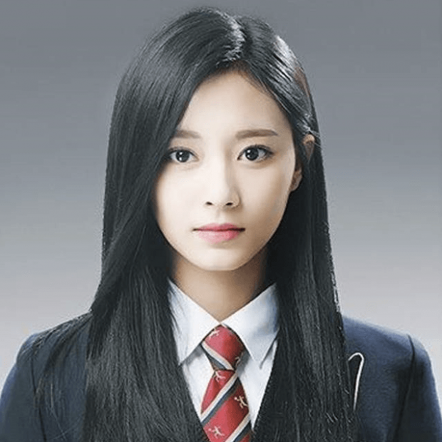 Former MOMOLAND Nancy reigns as an idol with the most legendary graduation photo Soompi