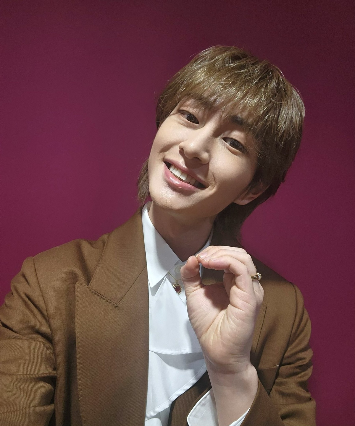 Onew, first solo album topping the album chart