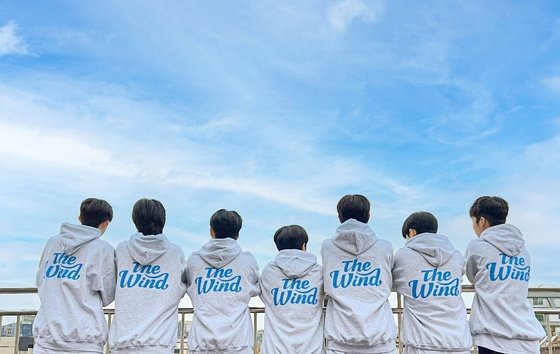 Seven-member boy group The Wind, officially debuting this spring... Cheongyang logo released