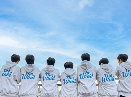 Seven-member boy group The Wind, officially debuting this spring... Cheongyang logo released