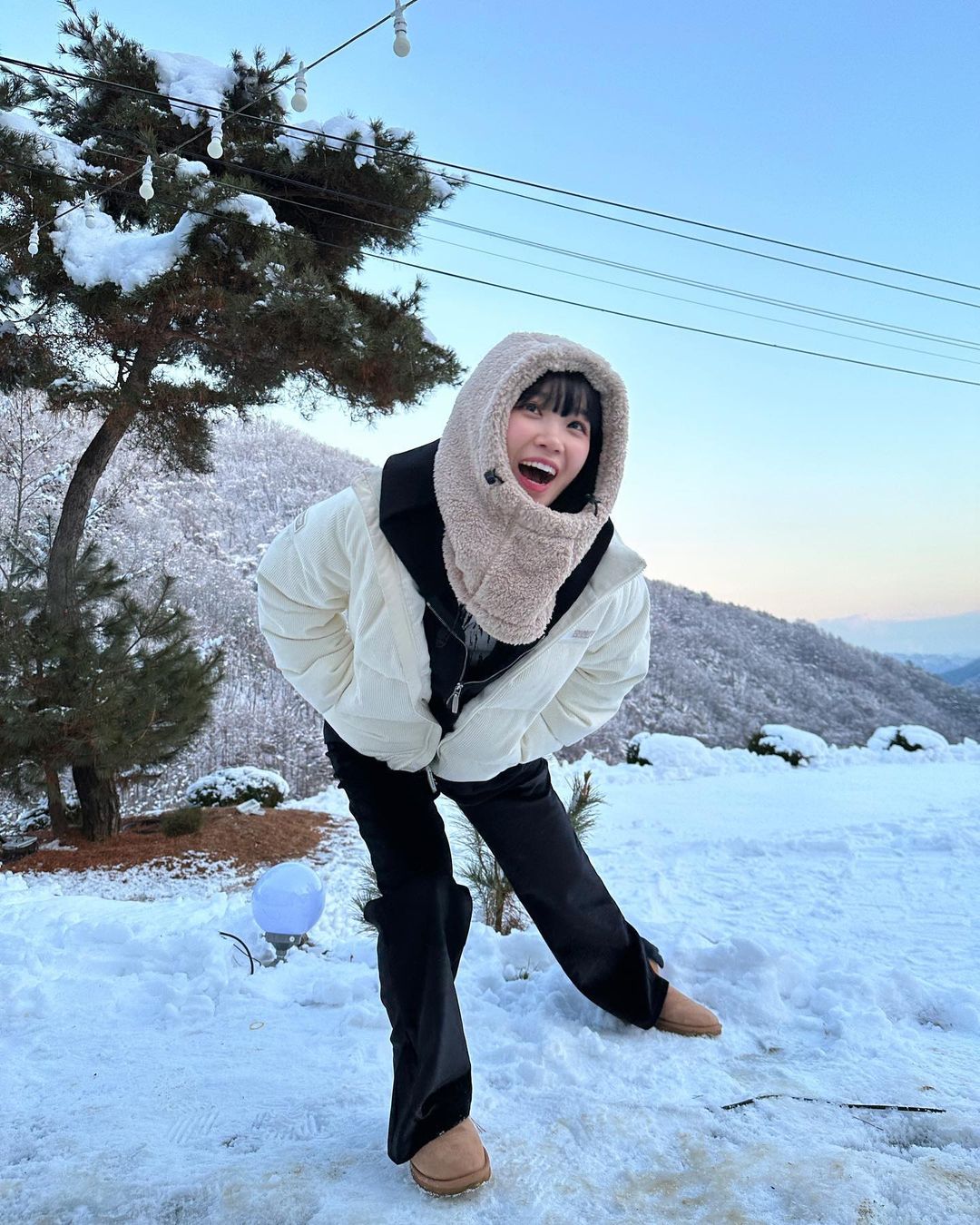 LE SSERAFIM Kim Chae-won, kulit seputih salju