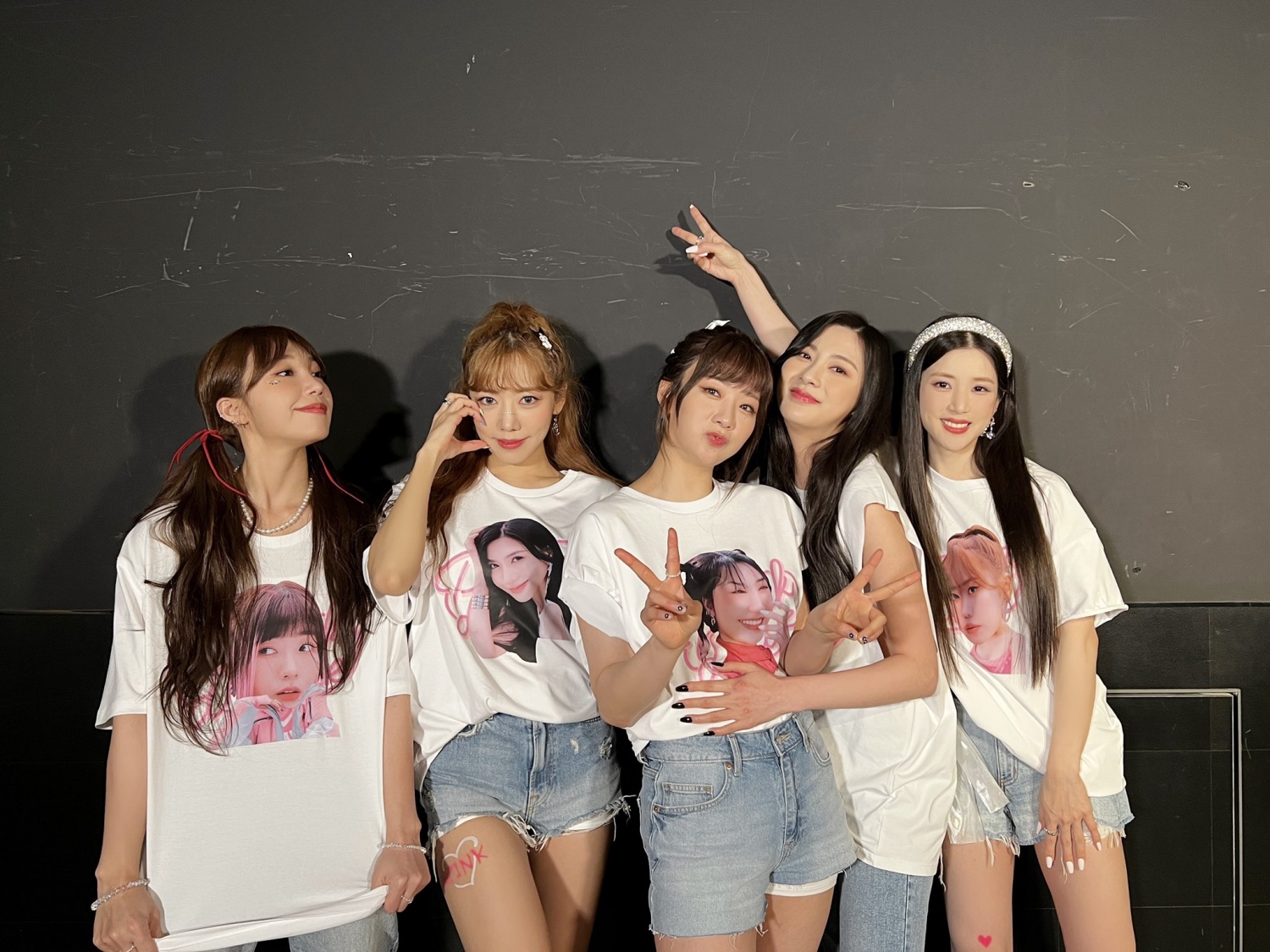 Apink successfully wraps up fan concert in Japan... "Every moment is happy"