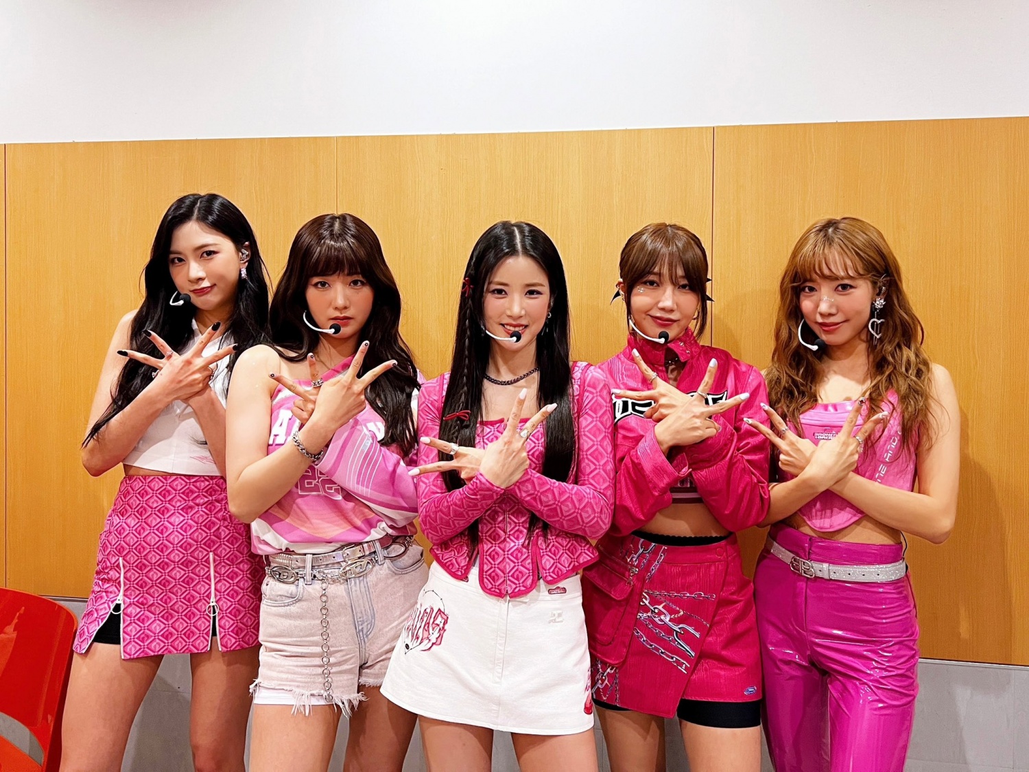 Apink successfully wraps up fan concert in Japan... "Every moment is happy"