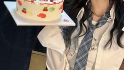 Sakura touched by the birthday cake, a smile resembling a cherry blossom