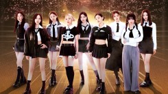 TWICE Sells Out SoFi Stadium In California + Becomes First Girl Group Achieve Feat