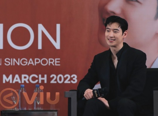 Charismatic TAXI DRIVER, Lee Je Hoon Has Arrived In Singapore