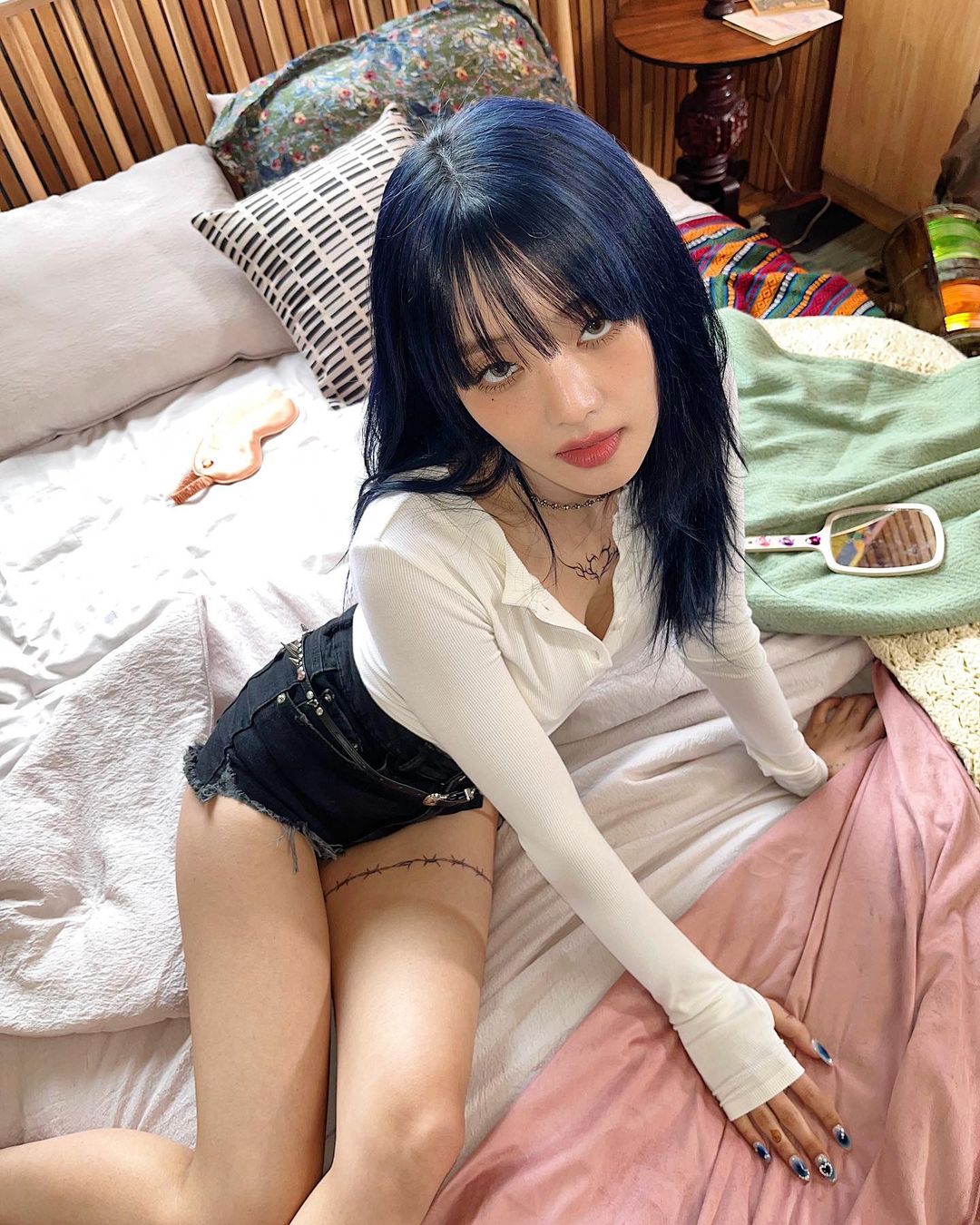 (G)I-DLE Minnie, showing off her healthy beauty with tight thighs... to the deadly gaze