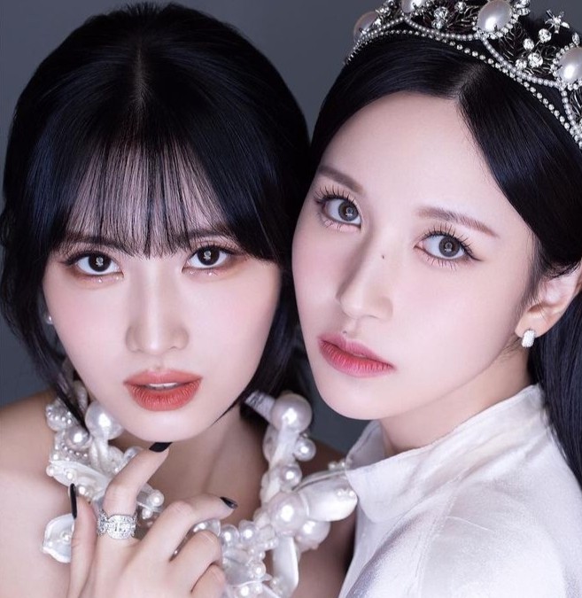 TWICE Momo & Mina's 10-sec Clip Sends Internet Into Frenzy For THIS Reason
