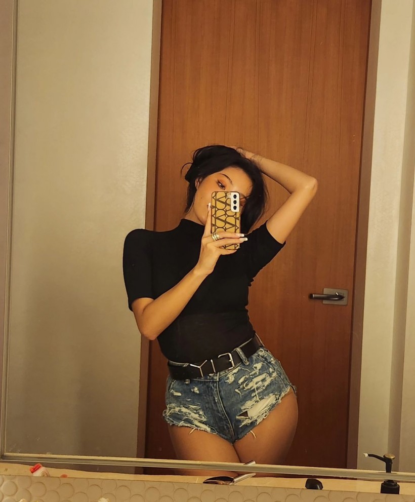 Obscene Gesture? MAMAMOO Hwasa Draws Mixed Reactions After Doing THIS