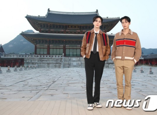 The Boyz Younghoon·Juyeon, outing to Gyeongbokgung Palace