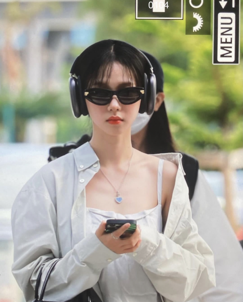 aespa Karina’s AirPods Max Gains Amusing Reactions From MYs: ‘It looks like a hat’