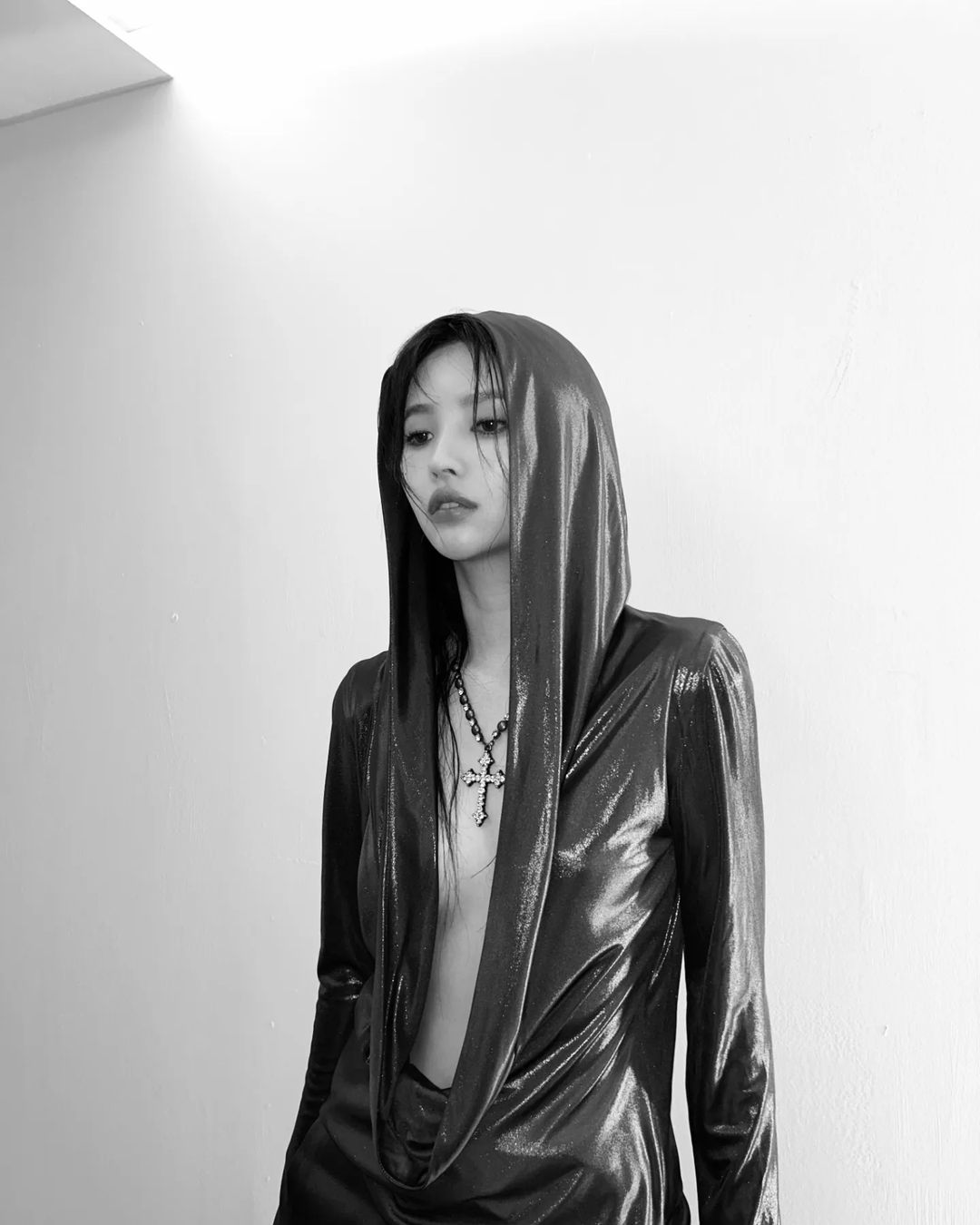 (G)I-DLE Jeon Soyeon Flaunts Sexy Beauty | KpopStarz