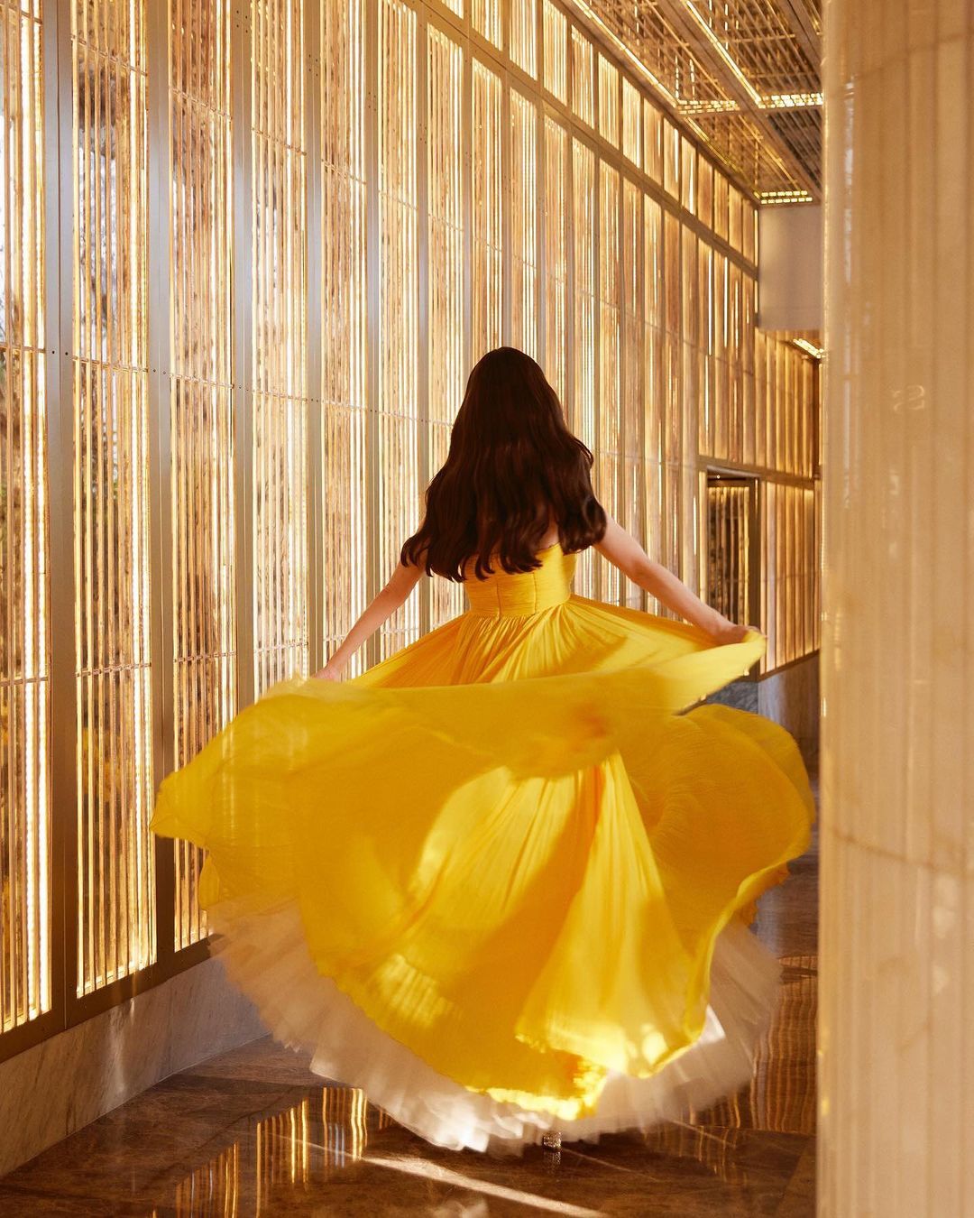 Jessica Jung, wearing a dazzling yellow dress and smiling... sexy + elegant