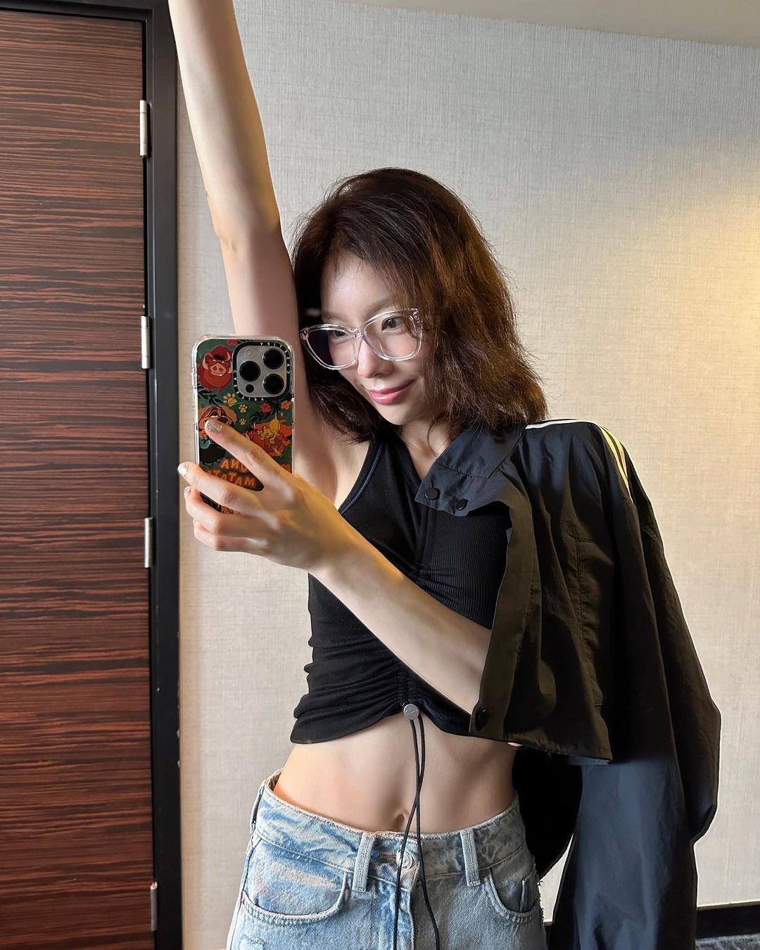 Taeyeon, when did you exercise so hard.. proud of your strong abs