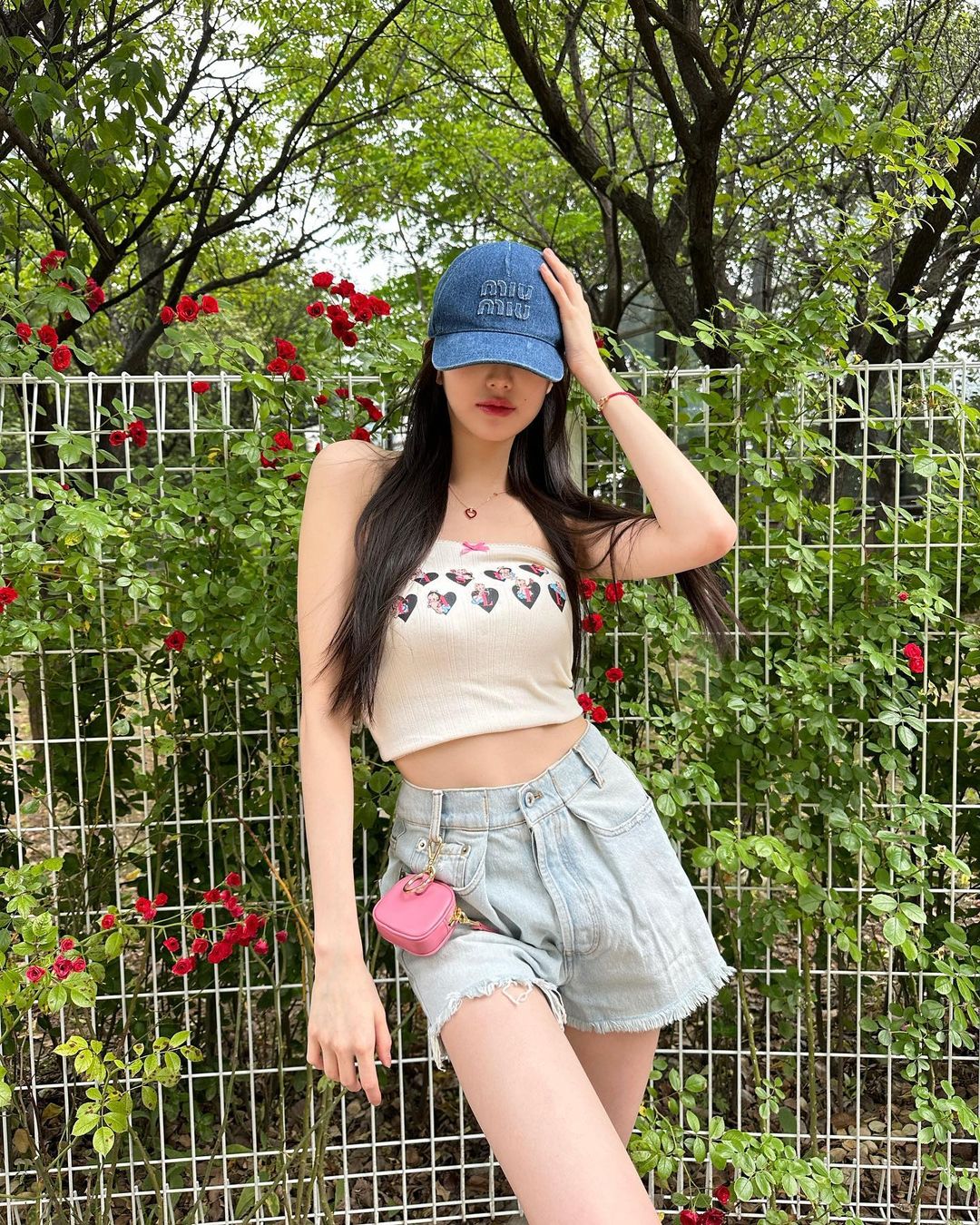 Wonyoung, God-given body + summer look.. 'Queen car'