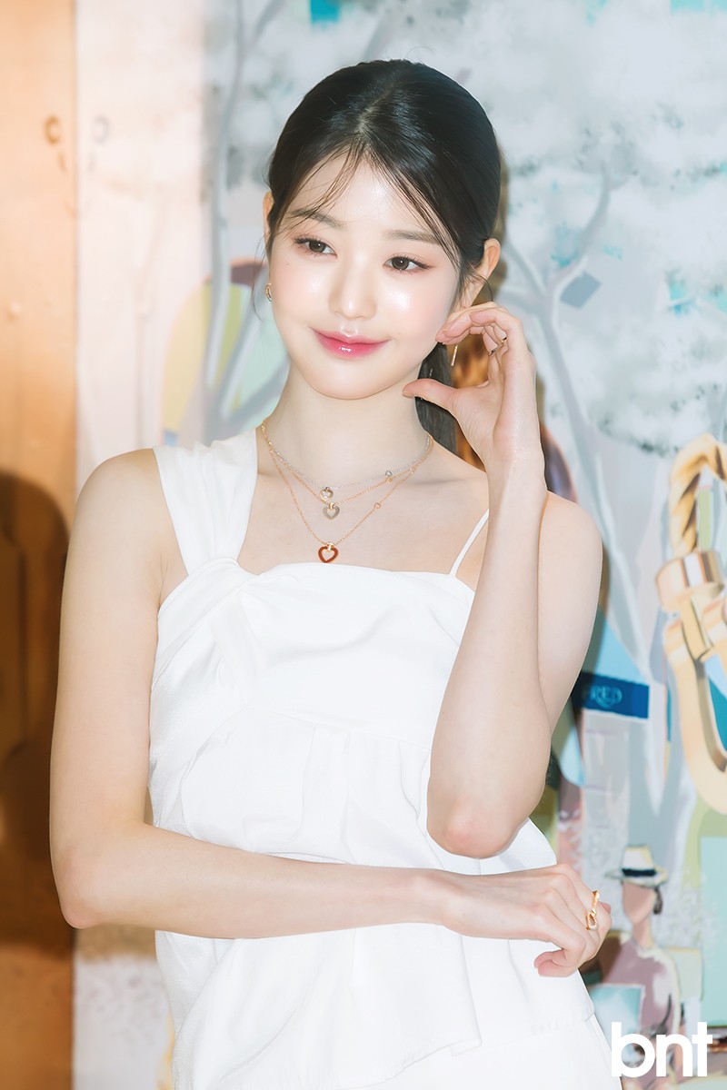 IVE Jang Wonyoung's Beauty After Weight Gain Has People Swooning: 'She looks healthier'