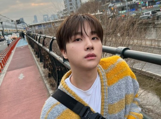 iKON Jinhwan Confirms Military Enlistment in Sincere Letter