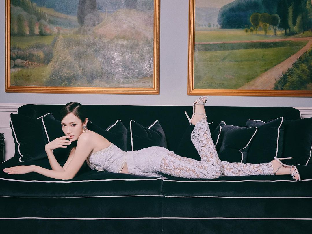 Jessica Jung, a living mannequin... 'Elegant' to subtle exposure