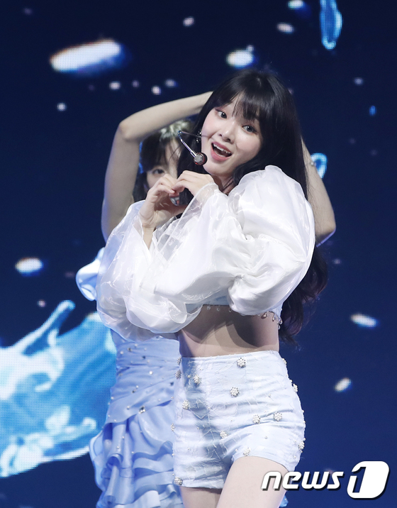 OH MY GIRL, Summer Queen is back