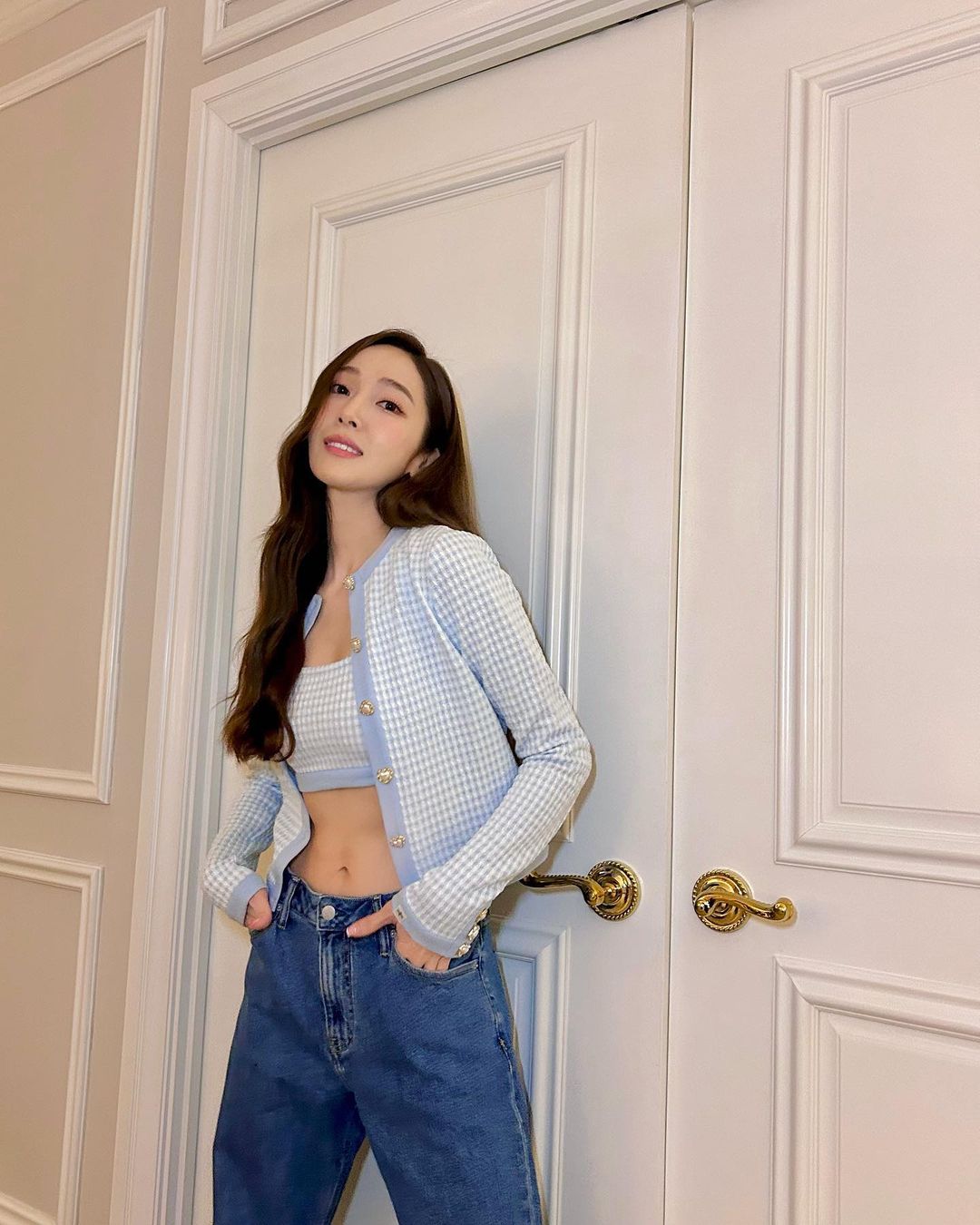 Jessica Jung, firm abs and narrow ant waist
