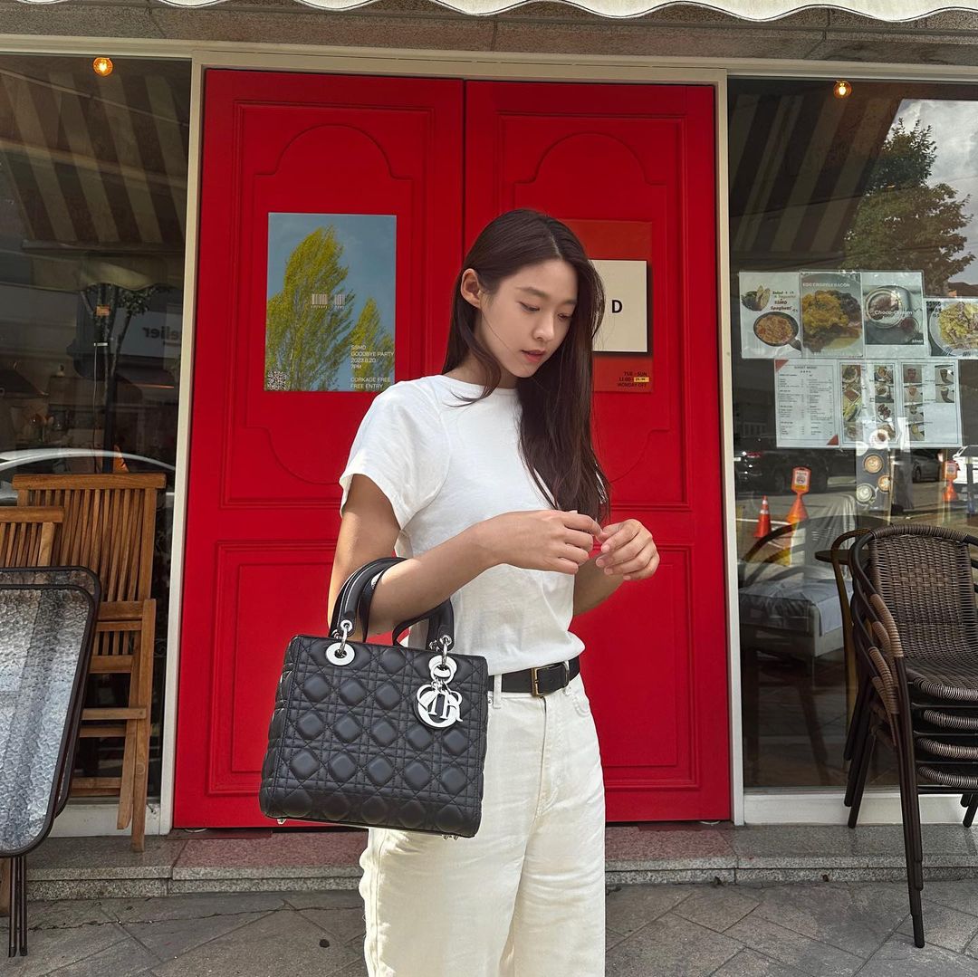 Seolhyun, daily look completed with a luxury bag.. dazzling even without decoration
