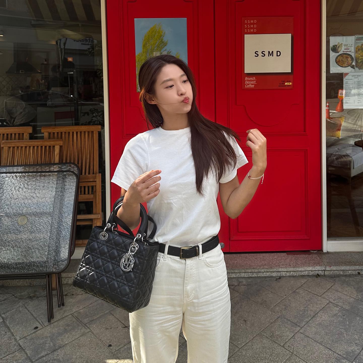 Seolhyun, daily look completed with a luxury bag.. dazzling even without decoration