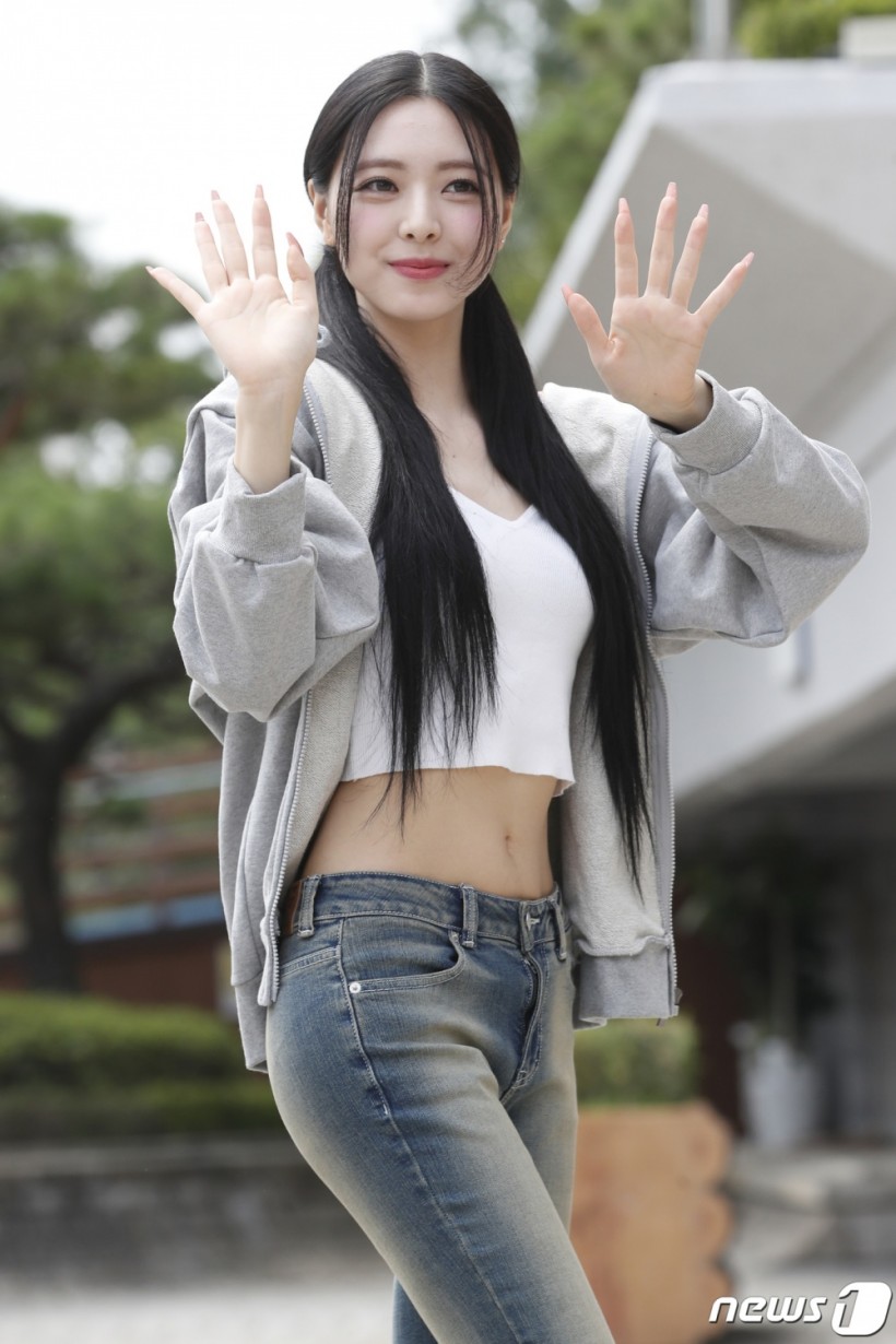 В сети обсуждают прелестную фигуру и кукольную внешность Юны из ITZY: правда ли, что она самая милая девушка в 4-ом поколении k-pop?