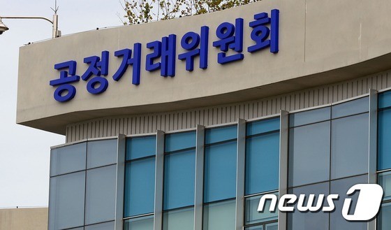 FTC Investigates Big Agencies Such as SM, JYP, YG for Alleged Illegal Idol Goods 'Tying'