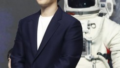 Do Kyungsoo, isolated space crew member Seonwoo