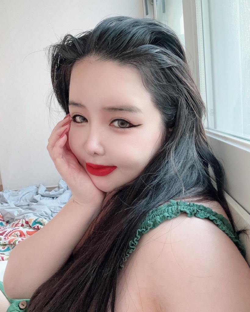 Disturbing Makeover? Park Bom's Selfies Leave BOMSHELLs Baffled: 'She's unrecognizable now'