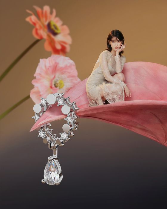 IU, Thumbelina in the flower... romantic fairy tale visual