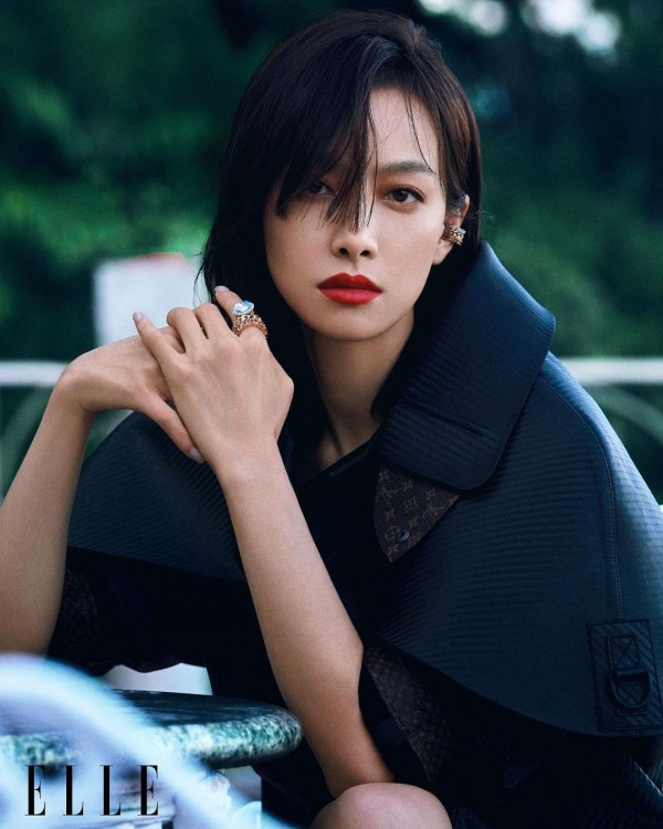 Actress Seo Hyun Jin worries fans with her recent photos looking