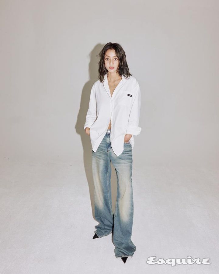 TWICE Jihyo, just wearing jeans and a shirt... Sexy