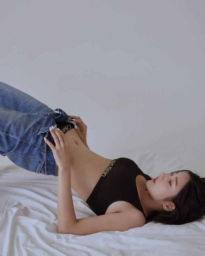 Kwon Eunbi Memamerkan Tubuh S-line dan Keindahan Alami dalam Pemotretan Terbaru Calvin Klein